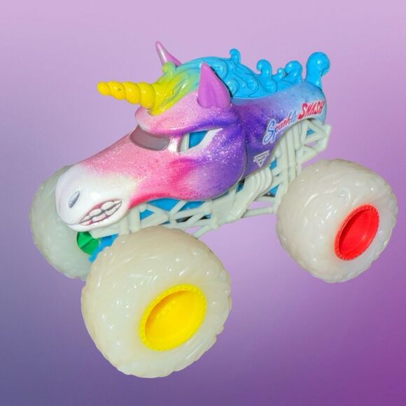NEW Target Exclusive Monster Jam Official Sparkle Smash Monster Truck 1:64 Scale - Picture 1 of 7